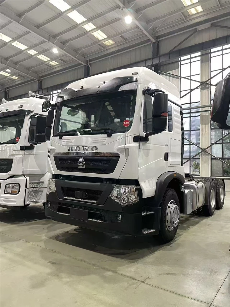 Howo TX6x4 Tractor